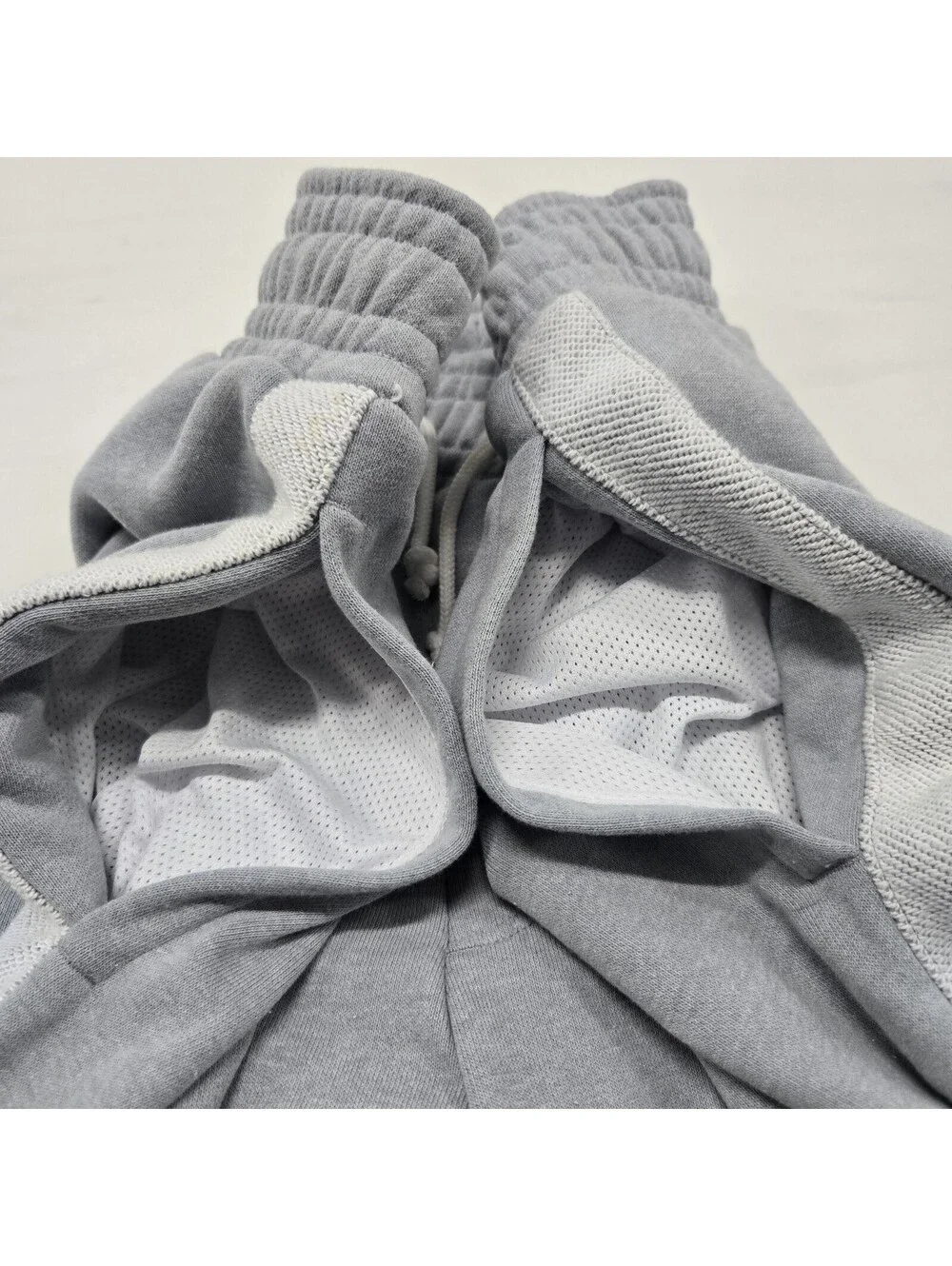 EUC Men's MEDIUM Under Armour Project Rock Grey Sweatpants Heavy Terry 1370455